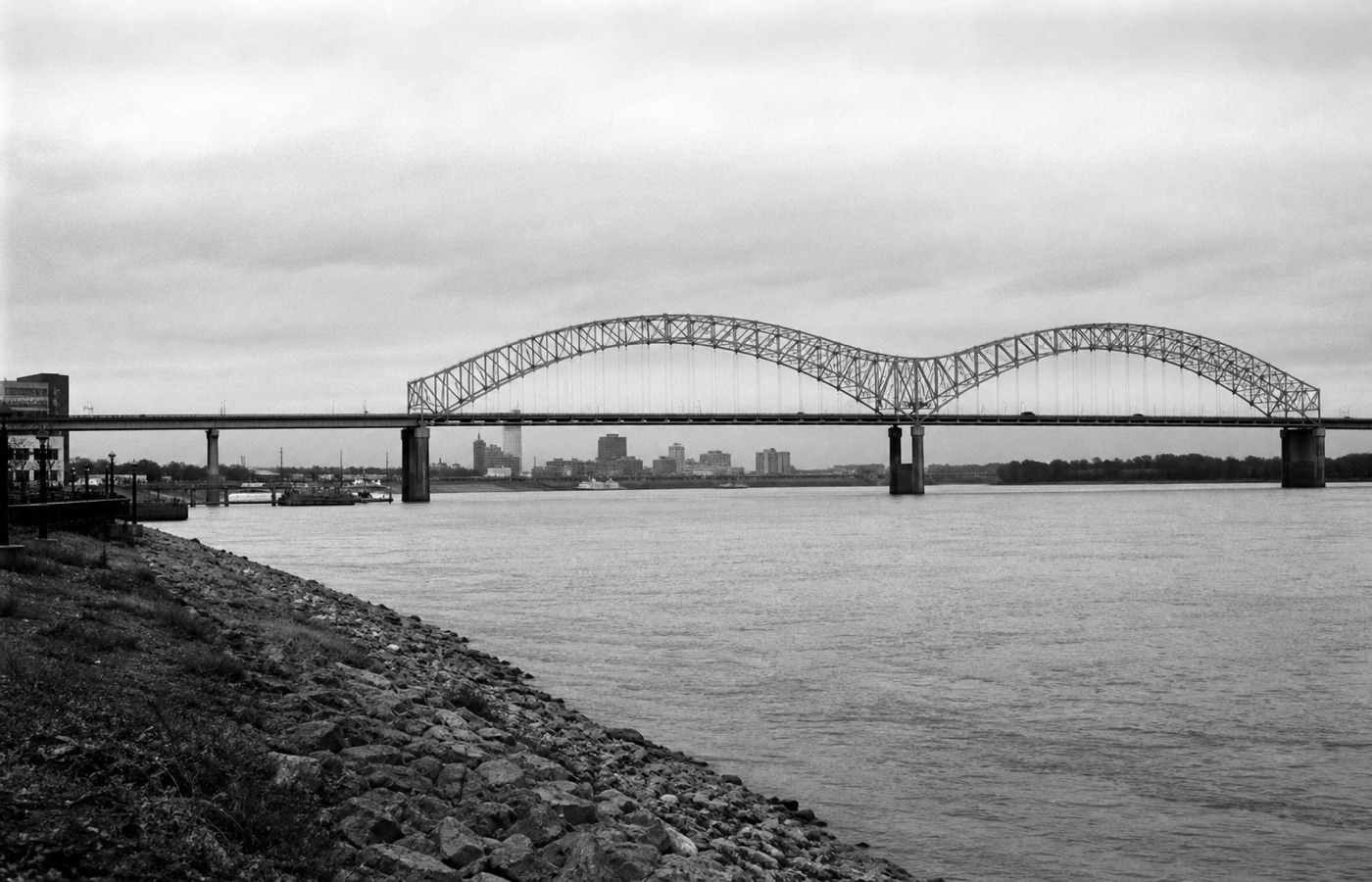 The Hernando de Soto Bridge and the Memphis riverfront